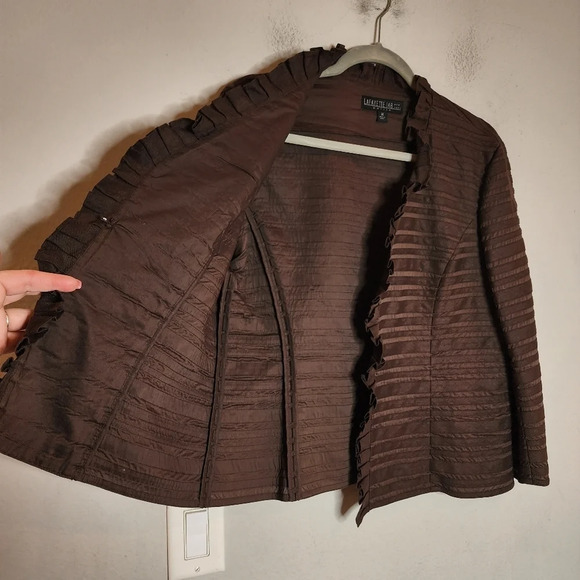 Lafayette 148 brown linen cotton ruffle blazer.  Women's size 14. - Picture 10 of 15